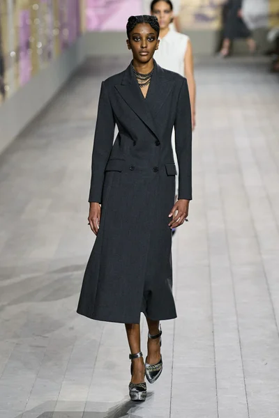 Look 17